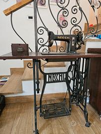 Macchina da cucire antica vintage