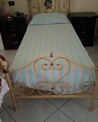 Letto con rete e materasso 