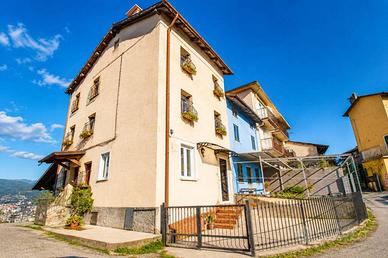 Casa indipendente di 182 m² con più di 5 locali a 