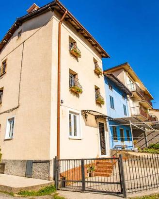 Casa indipendente di 182 m² con più di 5 locali a 
