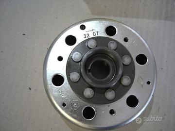 ROTORE VOLANO LIBERTY FLY X8 TYPHOON 125 PIAGGIO 5