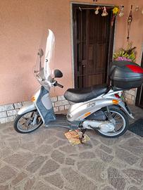 moto scooter Piaggio Liberty le