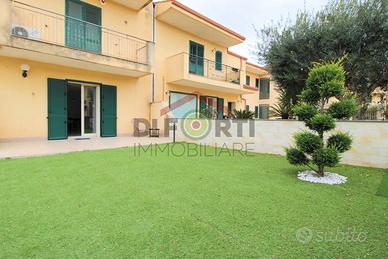 Appartamento con Veranda e Giardino Privato