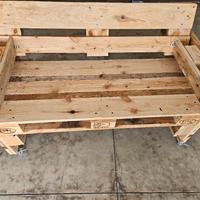 panchina giardino con pallet