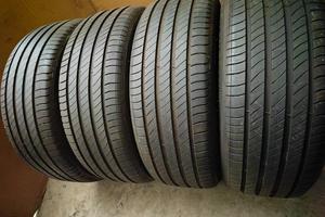 225/55/18 Estive Michelin 