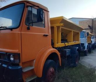 Camion con spargisale/Sabbia
