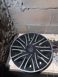 Cerchi borchie lancia pari al nuovo