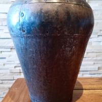 antico vecchio  vaso in metallo fatto a mano