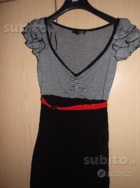 Vestito nero con cintura rossa