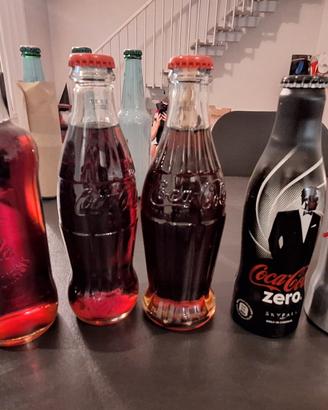 bottiglie e oggetti da collezzione coca-cola