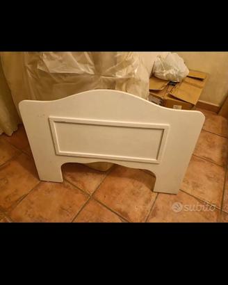 letto singolo in legno