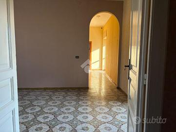 4 LOCALI A SAVIANO