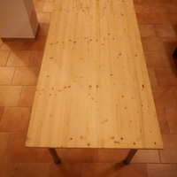 Tavolo 2 x 1 con gambe regolabili e smontabili