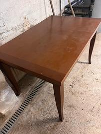 Tavolo allungabile in legno con 6 sedie