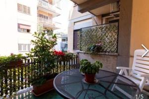 Ampia camera matrimoniale Corso Francia max 4 mesi