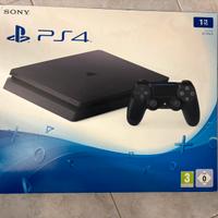 PS4 Slim 1Tb memoria, 2 joypad e 4 giochi