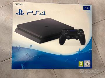 PS4 Slim 1Tb memoria, 2 joypad e 4 giochi