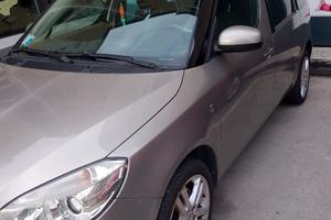 Si  vende la macchina