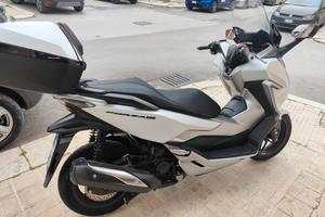 Honda Forza 300 De luxe