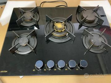 Lavastoviglie, forno, piano cottura a gas.