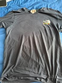 T-shirt north face x gucci