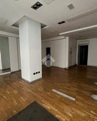 NEGOZIO A MONTICHIARI