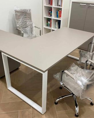 Ufficio completo in fango