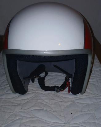 Casco marca Vespa