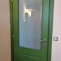 Porta comprensiva di telaio e coprifili