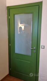 Porta comprensiva di telaio e coprifili