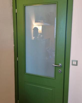 Porta comprensiva di telaio e coprifili