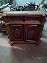 Ingresso in legno con specchiera