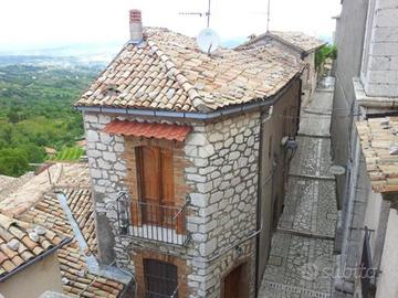 CASA SEMINDIPENDENTE A CASTELVETERE SUL CALORE