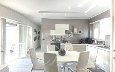 TRILOCALE CON TERRAZZO DI 50 MQ!!