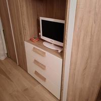 Armadio con scomparto TV