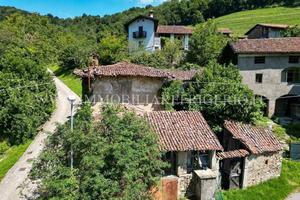 Rustico / Casale di 240 m² con 4 locali a Cisano B
