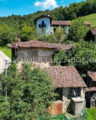 Rustico / Casale di 240 m² con 4 locali a Cisano B
