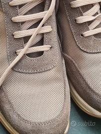 scarpe sneacker di colore vere acqua e beige