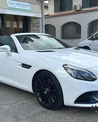 Mercedes-Benz SLC 250 D PREMIUM AMG
