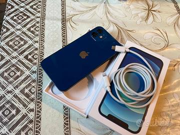 iPhone 12 blu con scatola e accessori originali. I