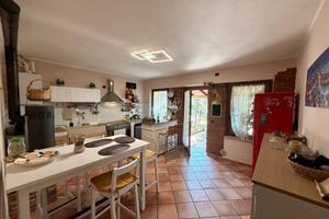 VILLA A SCHIERA A SOMMACAMPAGNA