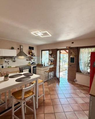 VILLA A SCHIERA A SOMMACAMPAGNA