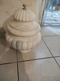 Contenitore in marmo bianco