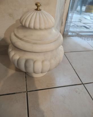 Contenitore in marmo bianco