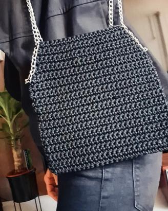 borsa fatta a mano ad uncinetto con tracolla