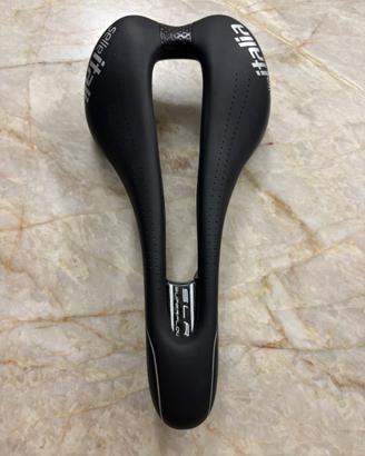 Sella bici da corsa, Selle Italia SLR Superflow