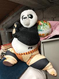Peluche di Po Kun Fu Panda gigante.
