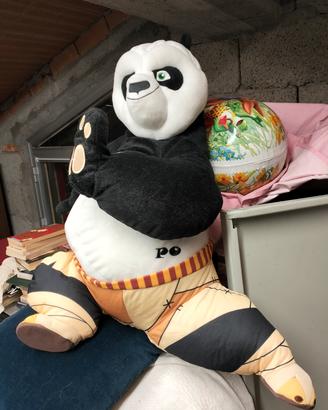 Peluche di Po Kun Fu Panda gigante.