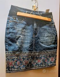 mini gonna elegante desigual.  pratt