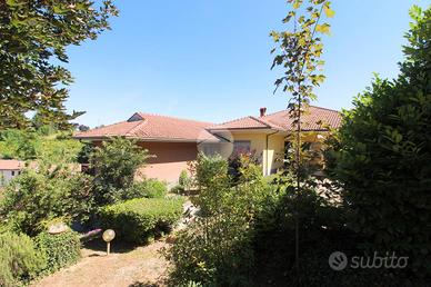 VILLA SINGOLA A SANTA VITTORIA D'ALBA